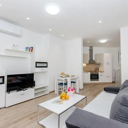 New - Apartman M & M شقة *