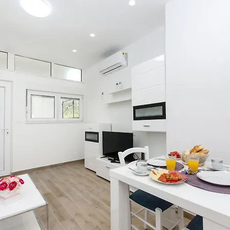 New - Apartman M & M شقة سبليت